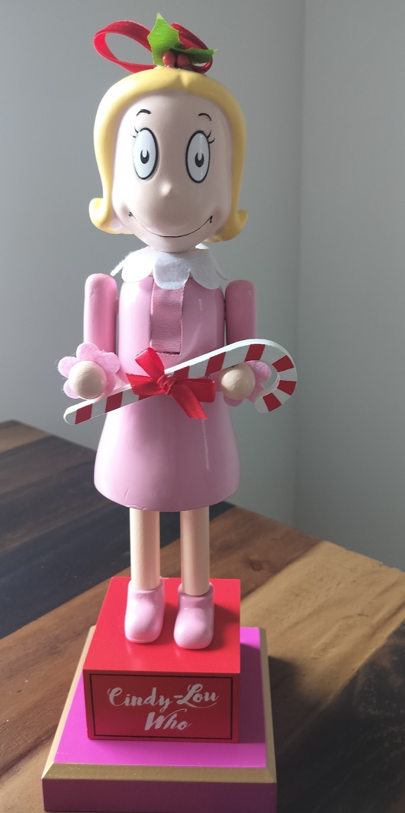Dr. Seuss Grinch Cindy Lou Who Christmas Wooden Nutcracker Figure New