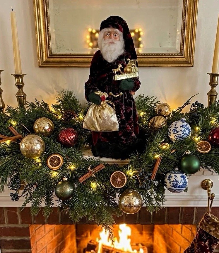 Vintage 1994 Sue Poe Handmade Old World Santa Figurine 12\
