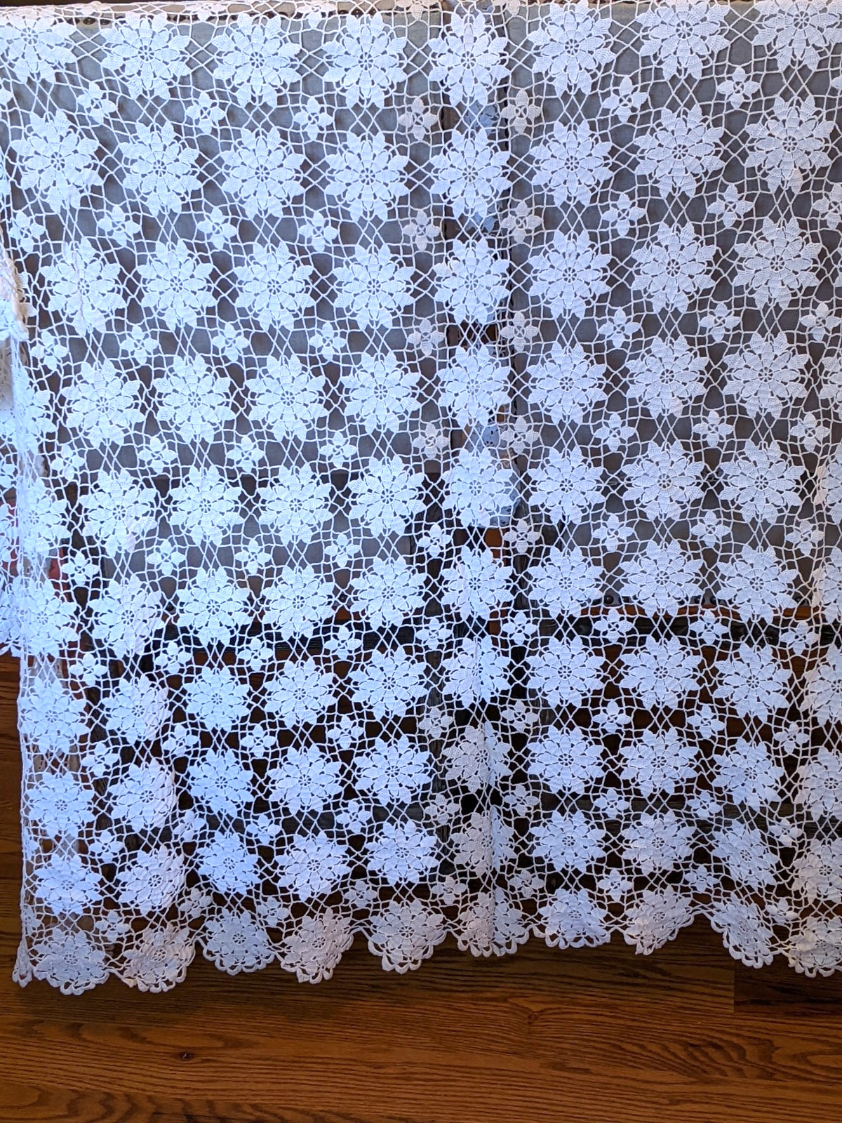 Vintage Handmade Crochet Lace Tablecloth Coverlet 88