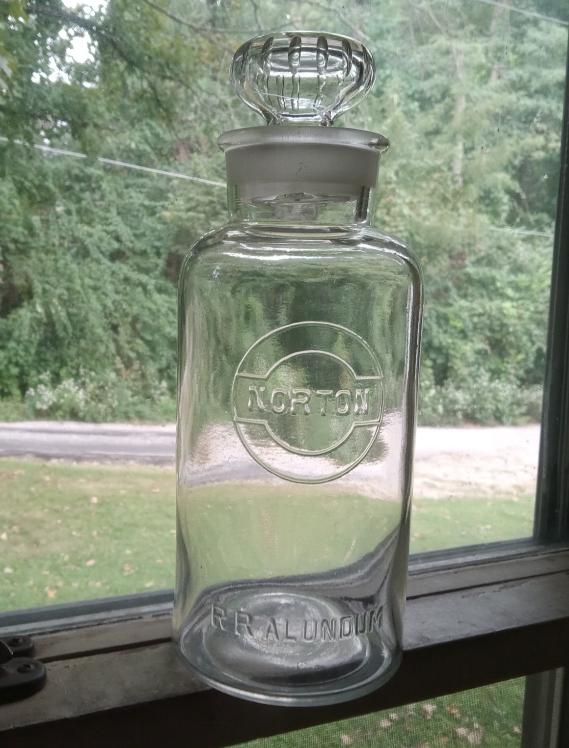 EARLY 1900 NORTON RR ALUNDUM APOTHECARY STOPPER ABRASIVES BOTTLE WORCESTER,MASS