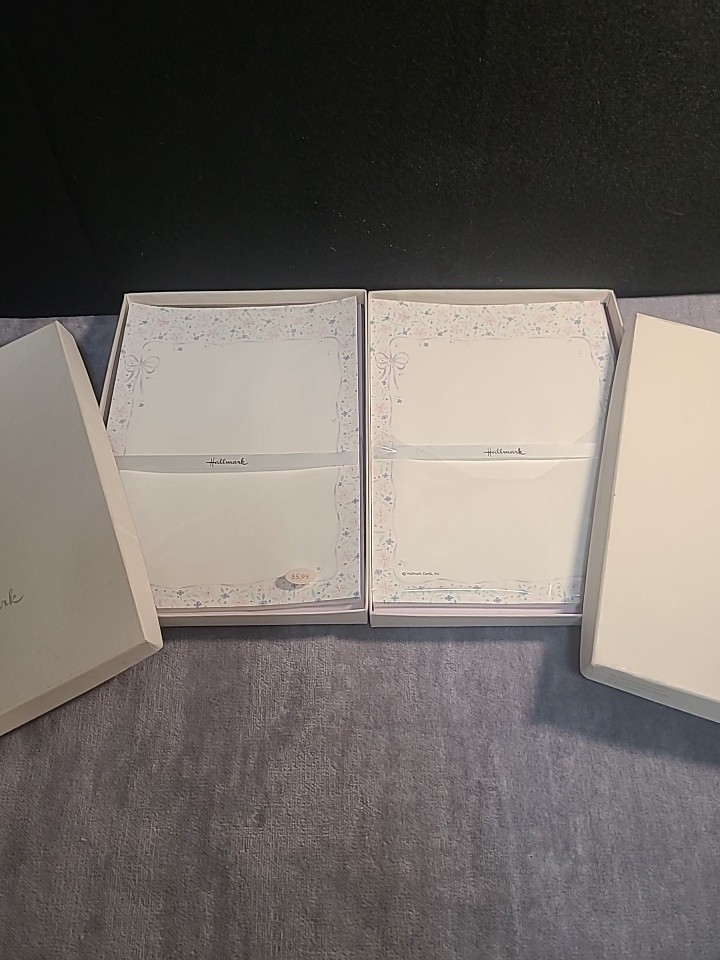 2 Vintage Hallmark Floral On Cream Stationery Sets ST3359 One In Open Box