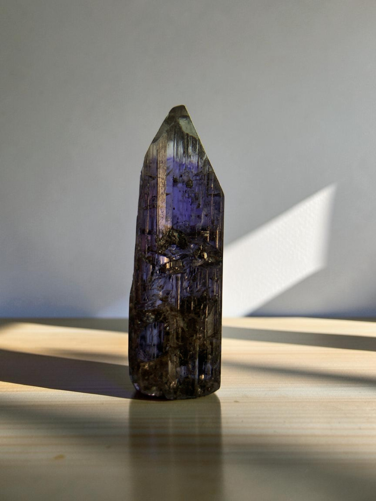 Fine Natural Tanzanite Pleochroic Crystal , Raw Gemstone From Tanzania 6.2 cts