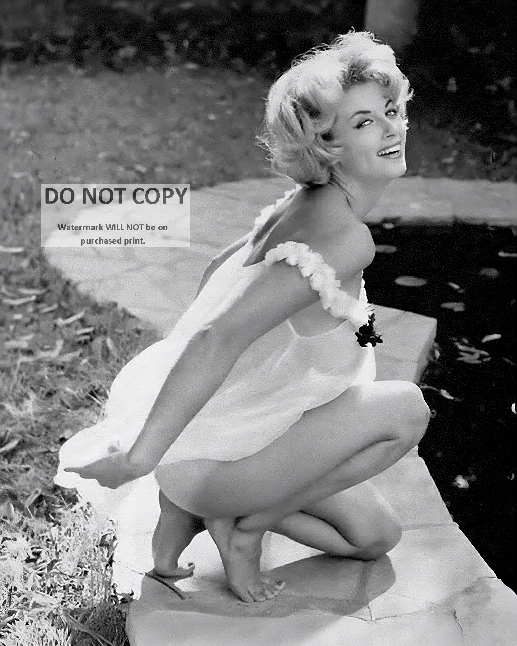 ACTRESS EVE EDEN PIN UP - 8X10 PUBLICITY PHOTO (MW-845)