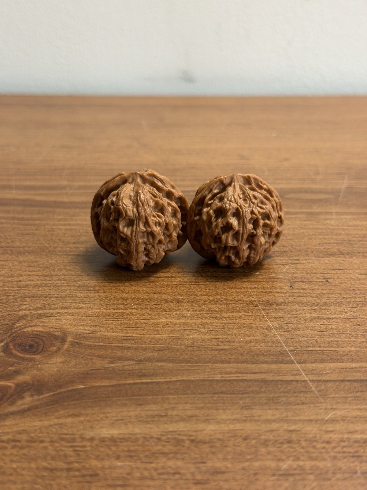 Pair of  Match Chinese Health Walnut 精品老树苹果原文玩核桃39x37x33精配 配手套和刷子🍎🍏已打底 直接盘玩