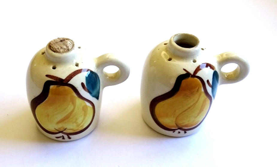 Vintage purington pear salt and peper shakers