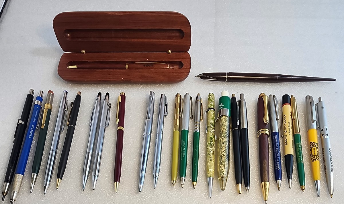 Lot of vintage pens & mechanical pencils (Staedtler, Cross, Sheaffer) - Untested