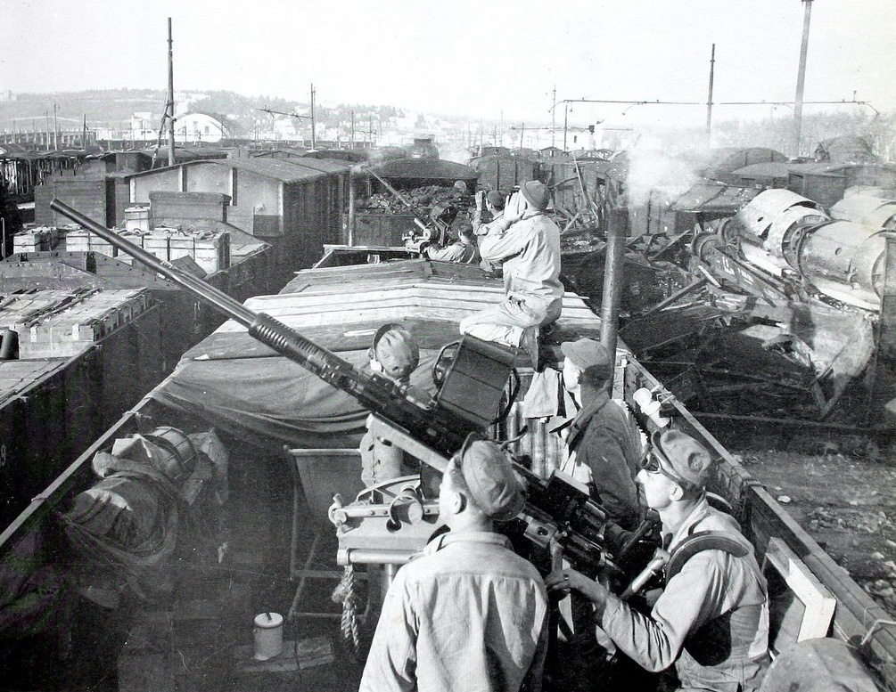 WW2 Photo WWII US Army Anti-Aircraft Troops Naples Italy 1943 20mm  / 1205