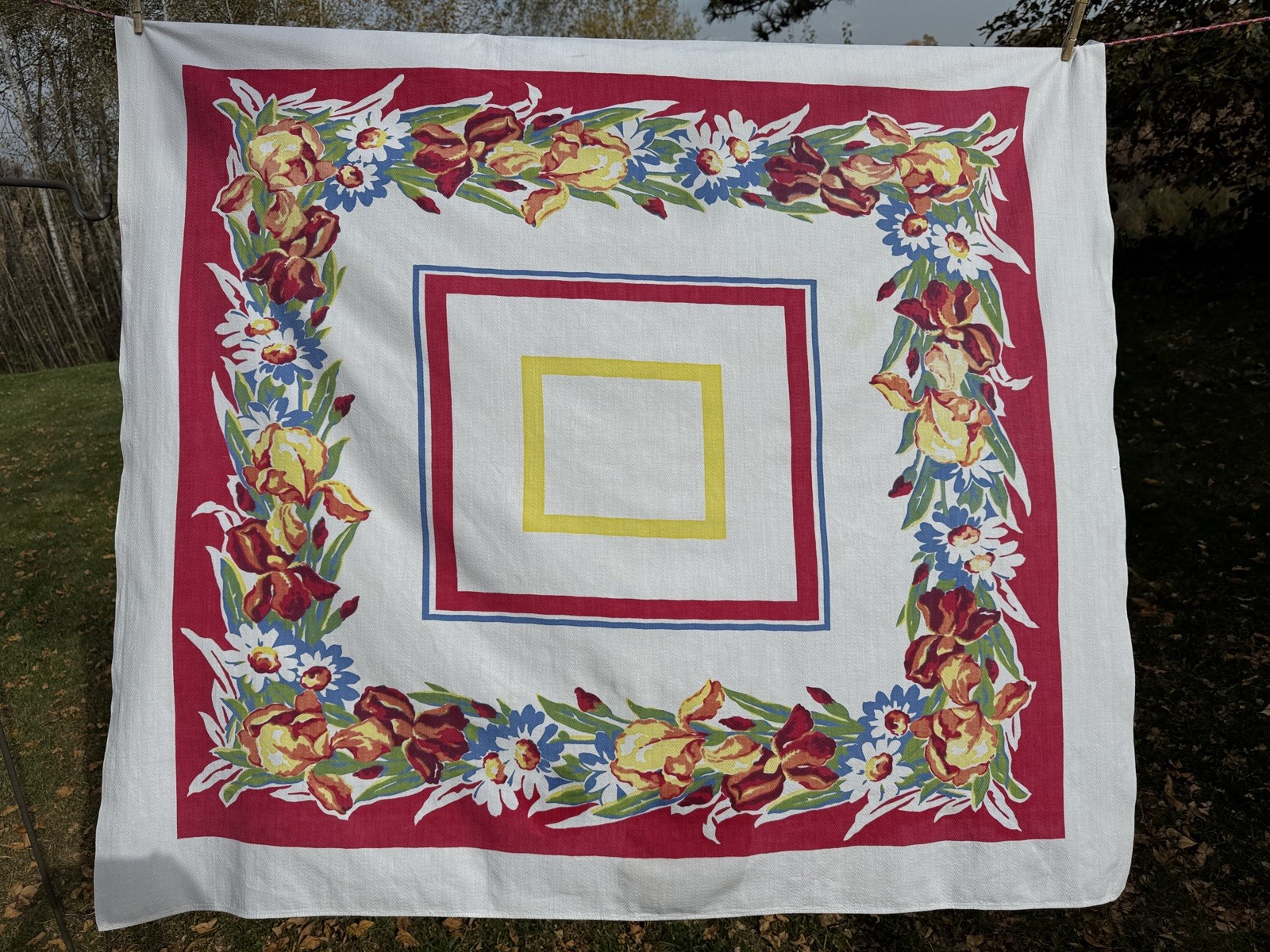 Vintage 1940S 50S Tablecloth White Red Yellow  Floral About 48x53.5” Cute ￼