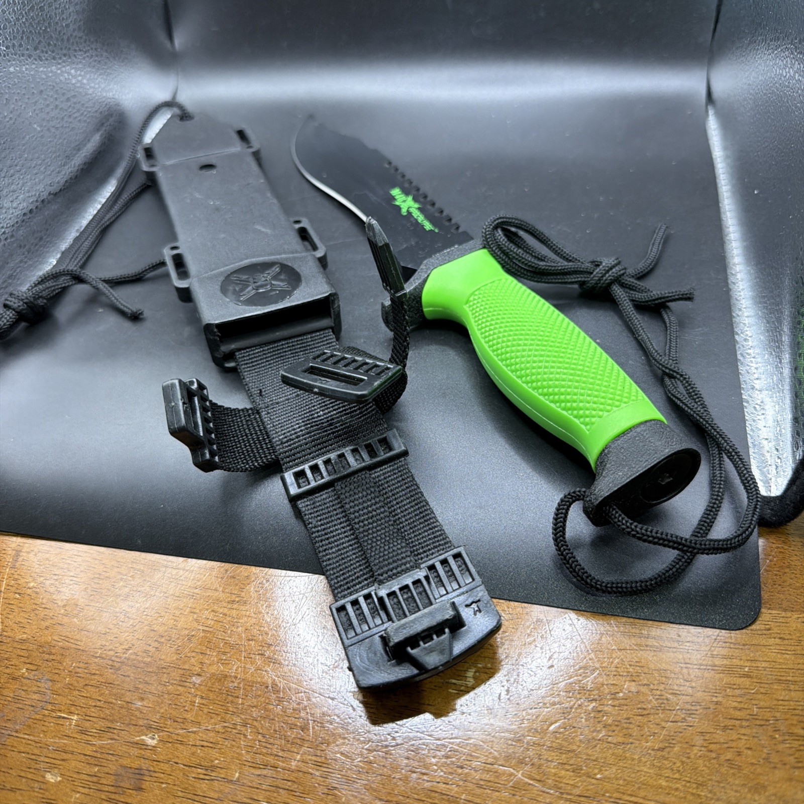 M48 Apocalypse Fixed Blade Knife by United Cutlery – With Sheath Zombie Ready