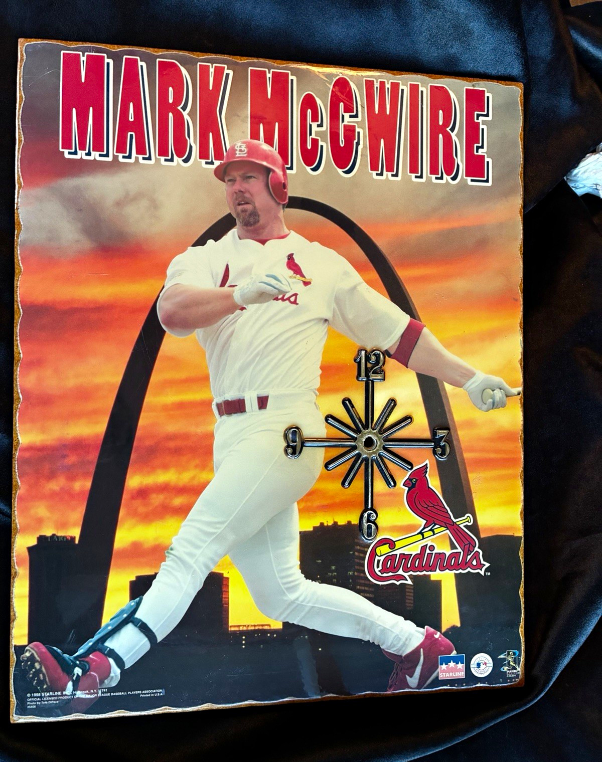 Vintage 1998 Mark McGwire Cardinals Clock Plaque Starline MLB #5406. 20x17”