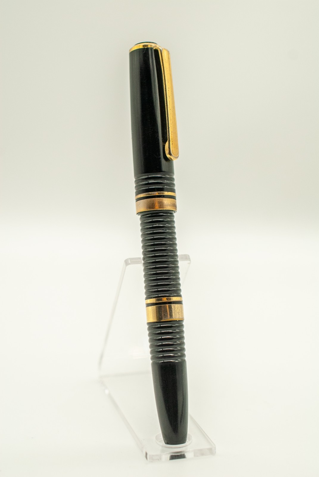Platinum #3776 Gathered Ribbed Fountain Pen 14K EF NIB Black Gold Used