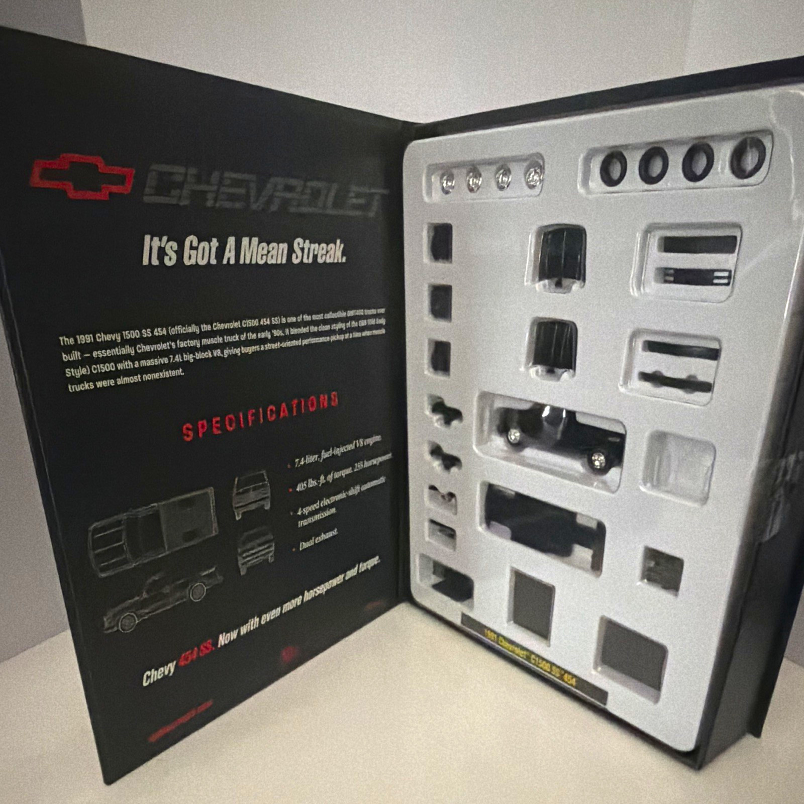 M2 Machines 1991 Chevrolet C1500 454 SS Diecast Collectible Boxed
