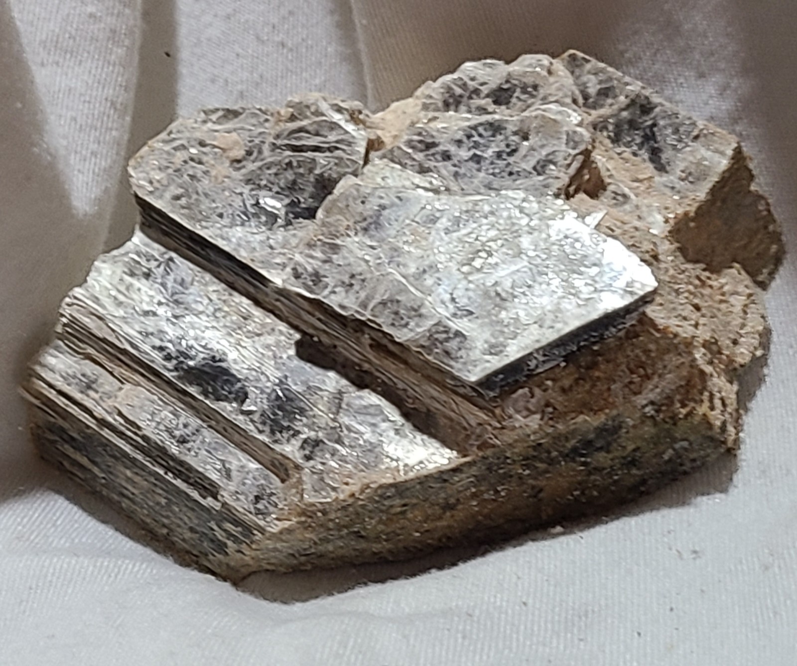 bookXL 157g Mica Book Mineral Specimen LaGrange GA Natural Silver Black...