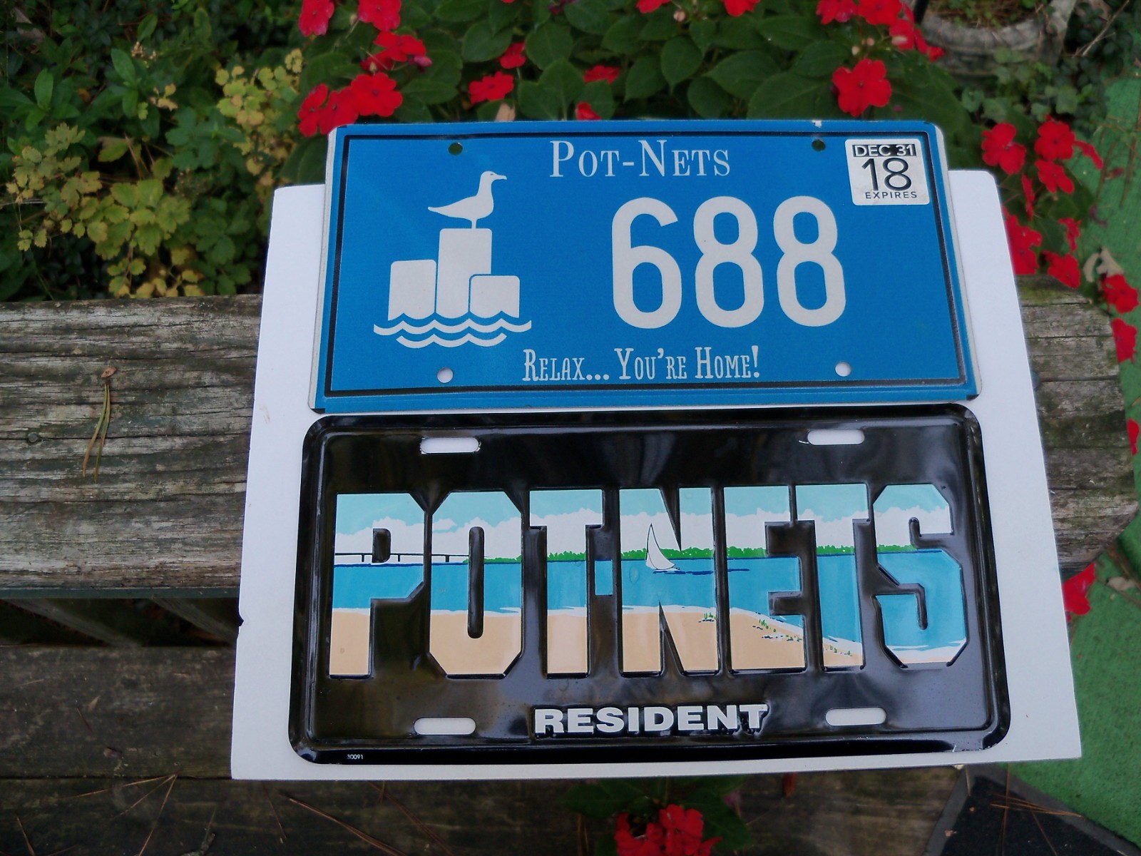 Vtg 2 POT-NETS DELAWARE  License Plates Resident and Relax... You're Home