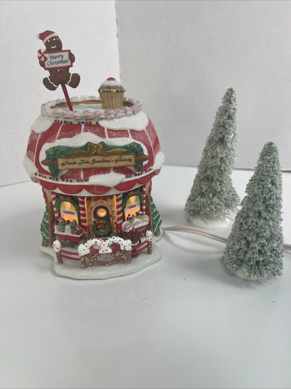 Dept 56 NORTH POLE 2002 Elf Land North Pole Grandma’s Bakery #05841 Christmas 