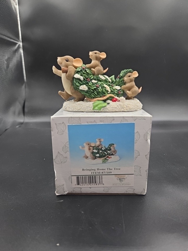 Charming Tails Bringing Home The Tree Figurine w/Box 87/109