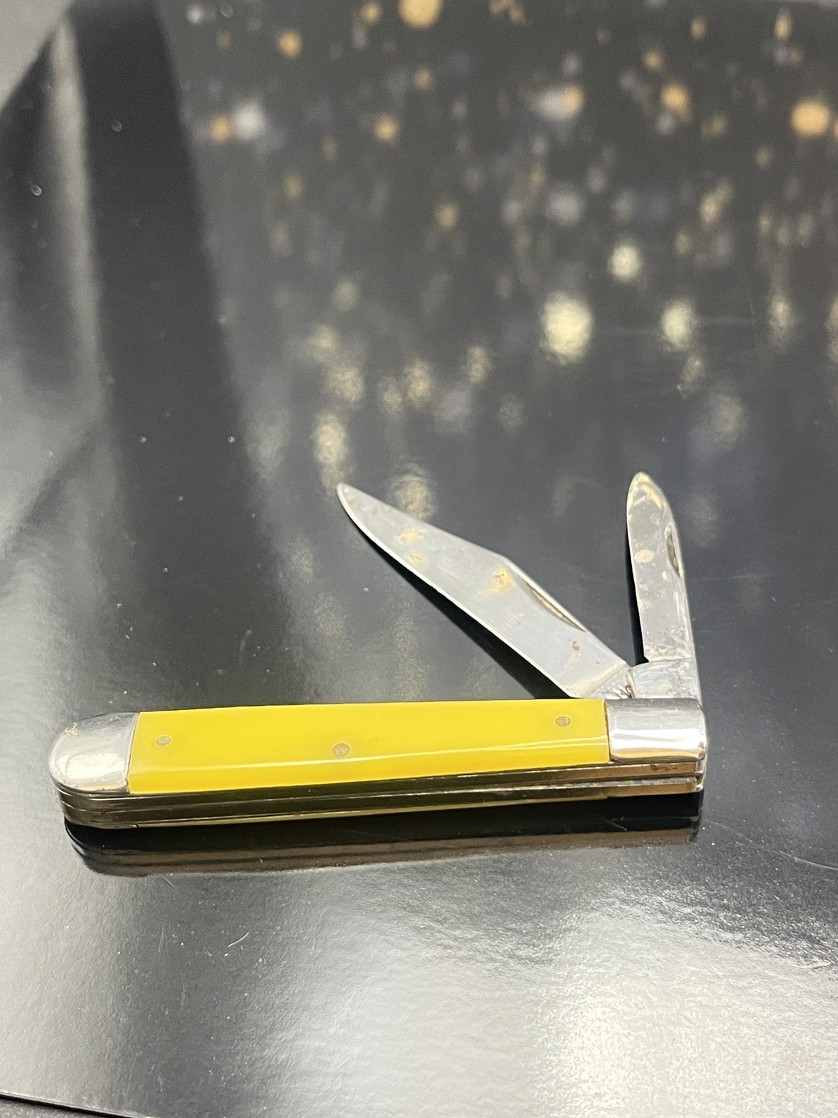 Vintage CAMCO USA 512 2 Blade Pocket Knife Yellow Handle Camillus Folding Knife