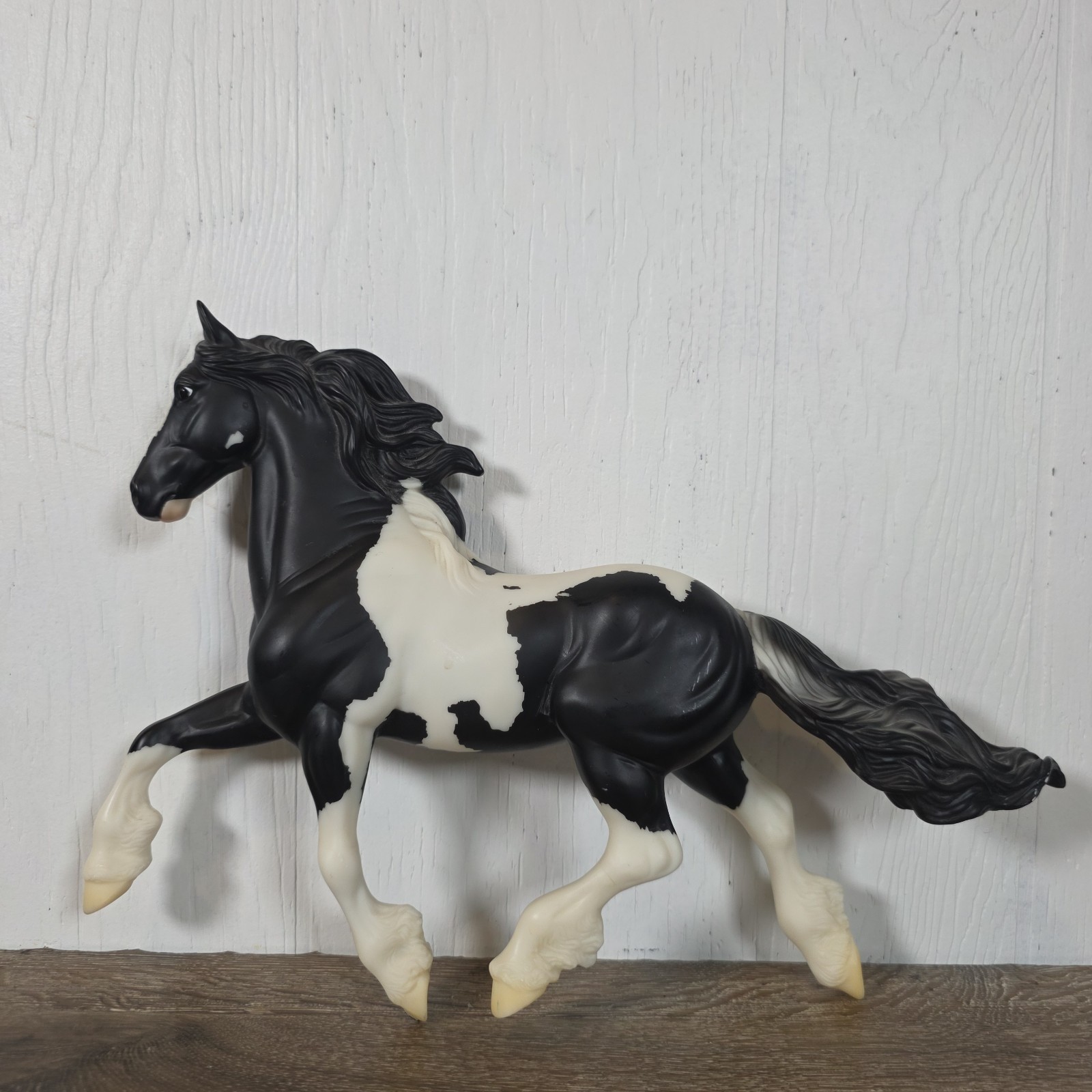 Breyer Horse Kuchi Black and White Pinto 2009 10x13