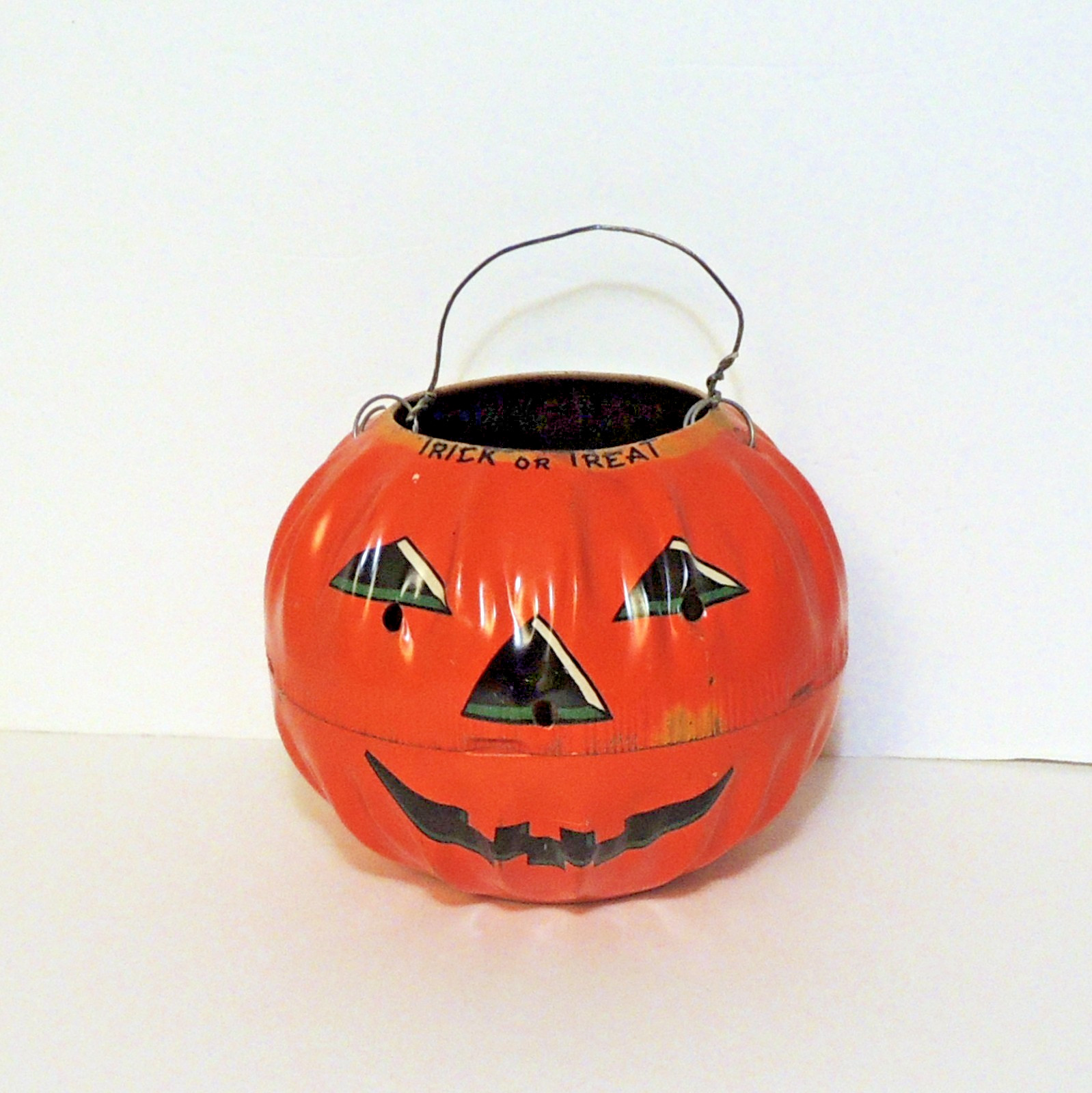 Vintage 1950s US Metal Toy Co Tin Halloween Jack O Lantern Pumpkin Candy Pail