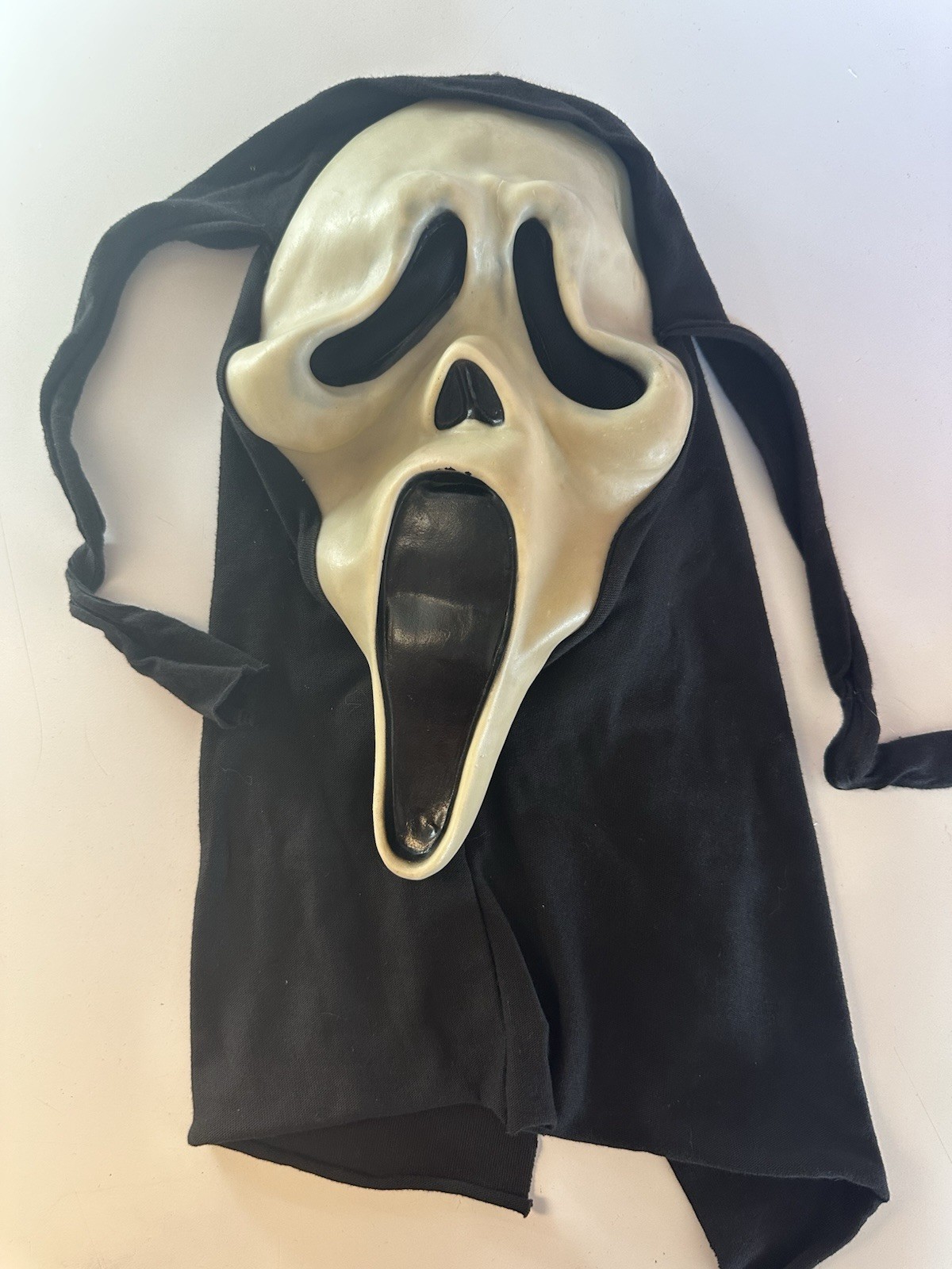 VTG 90s Ghost Face Gen 1 Scream Mask Fun World Div Glow Cotton Shroud 11.5\