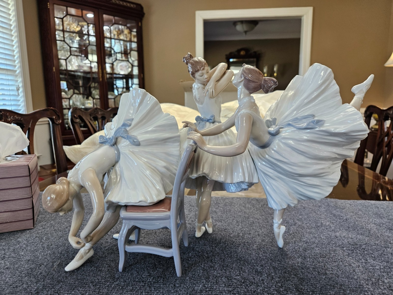 Lladro Backstage Ballet Figurine Limited Edition # 8476 Figure #0571 of 2500