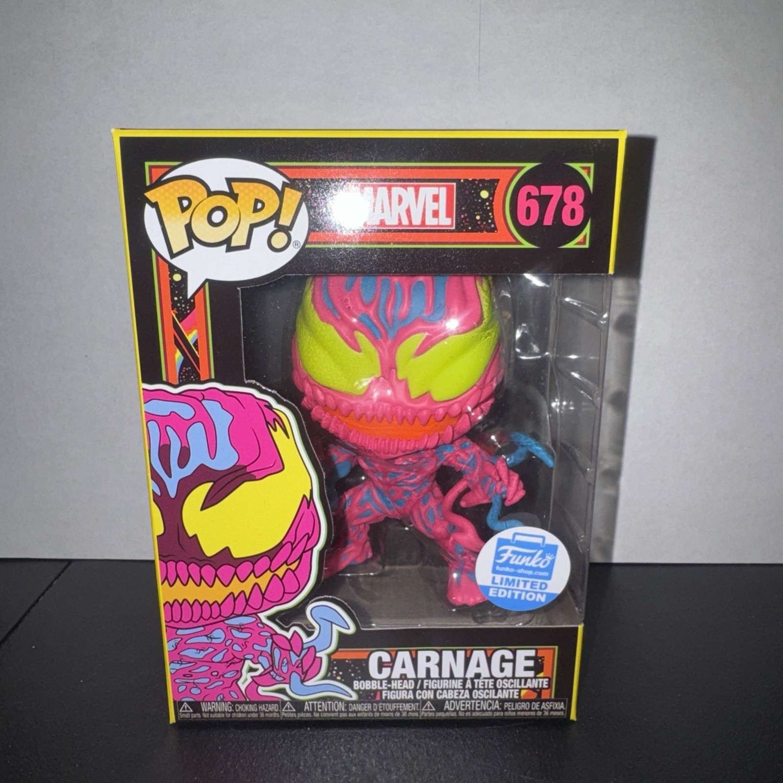 Funko Pop Marvel 678 Carnage Black Light Glow Vinyl Figure in Protector