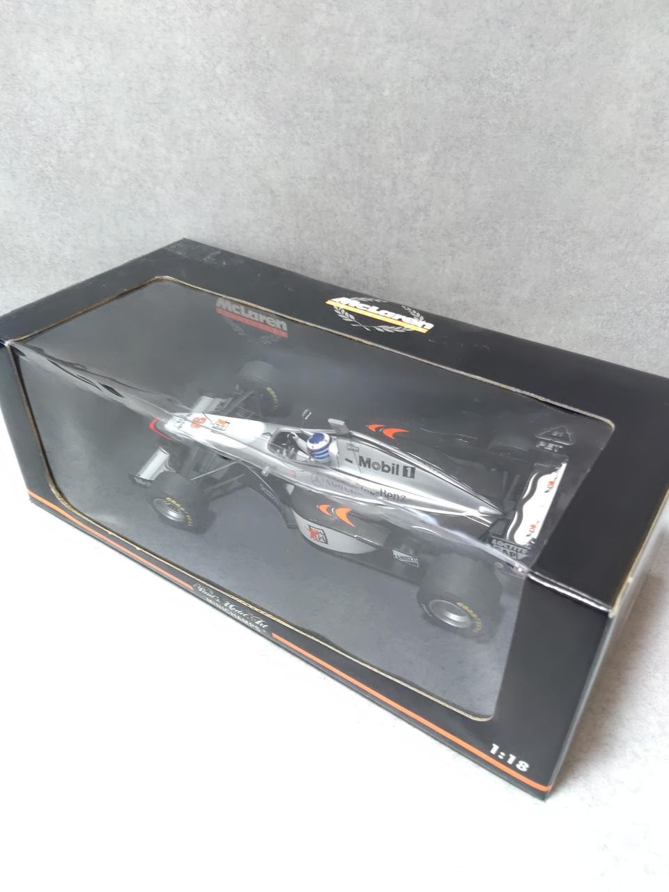 Minichamps McLaren Mercedes MP4/12 1/18 scale model Hakkinen collectible
