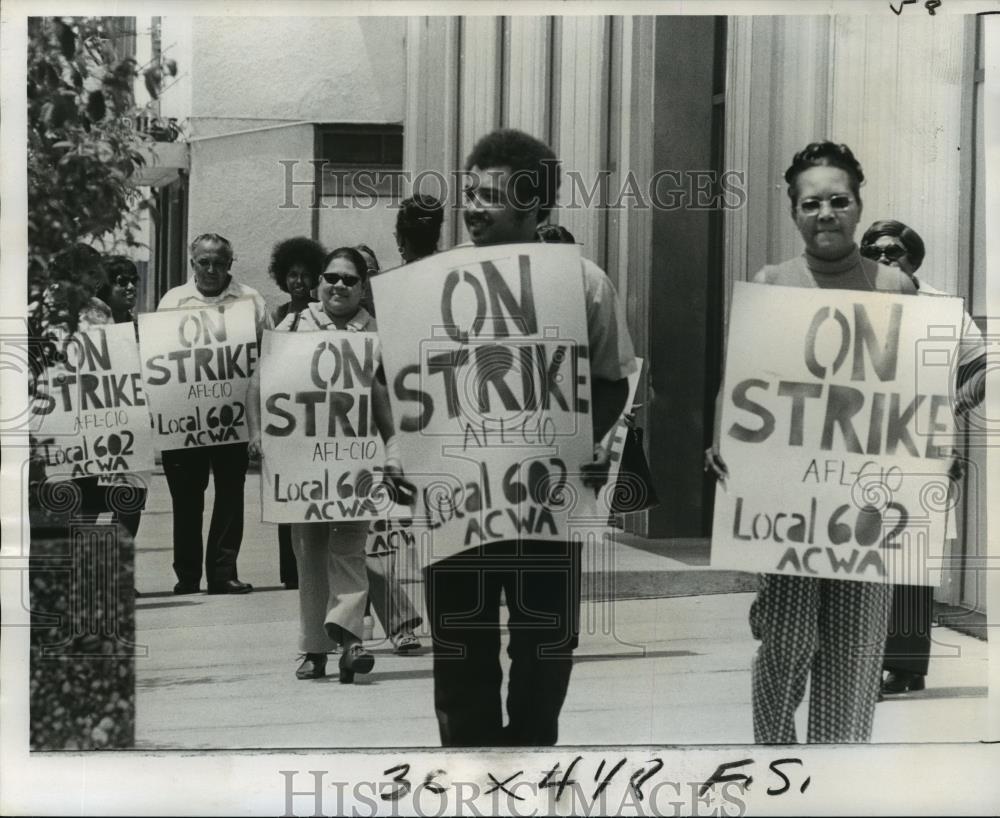 1974 Press Photo Amalgamated Clothing Workers of American Strike - noa15050