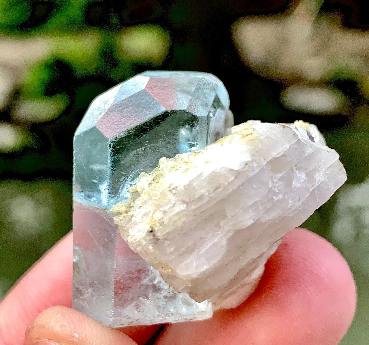 100 Carat Aquamarine Crystal Specimen From Pakistan 