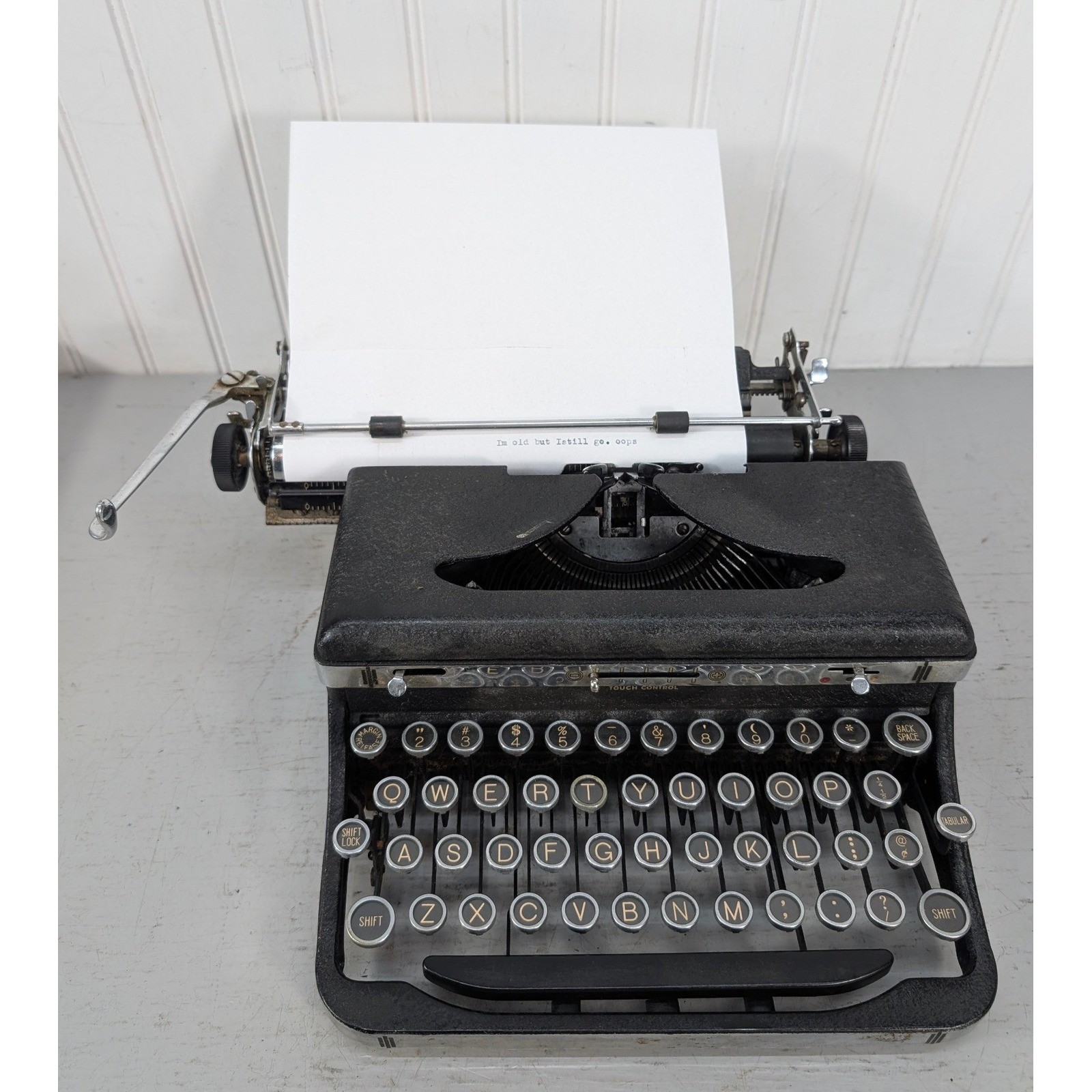 VTG Royal Portable Manual Typewriter De Luxe Glass Keys Black A535146 Working