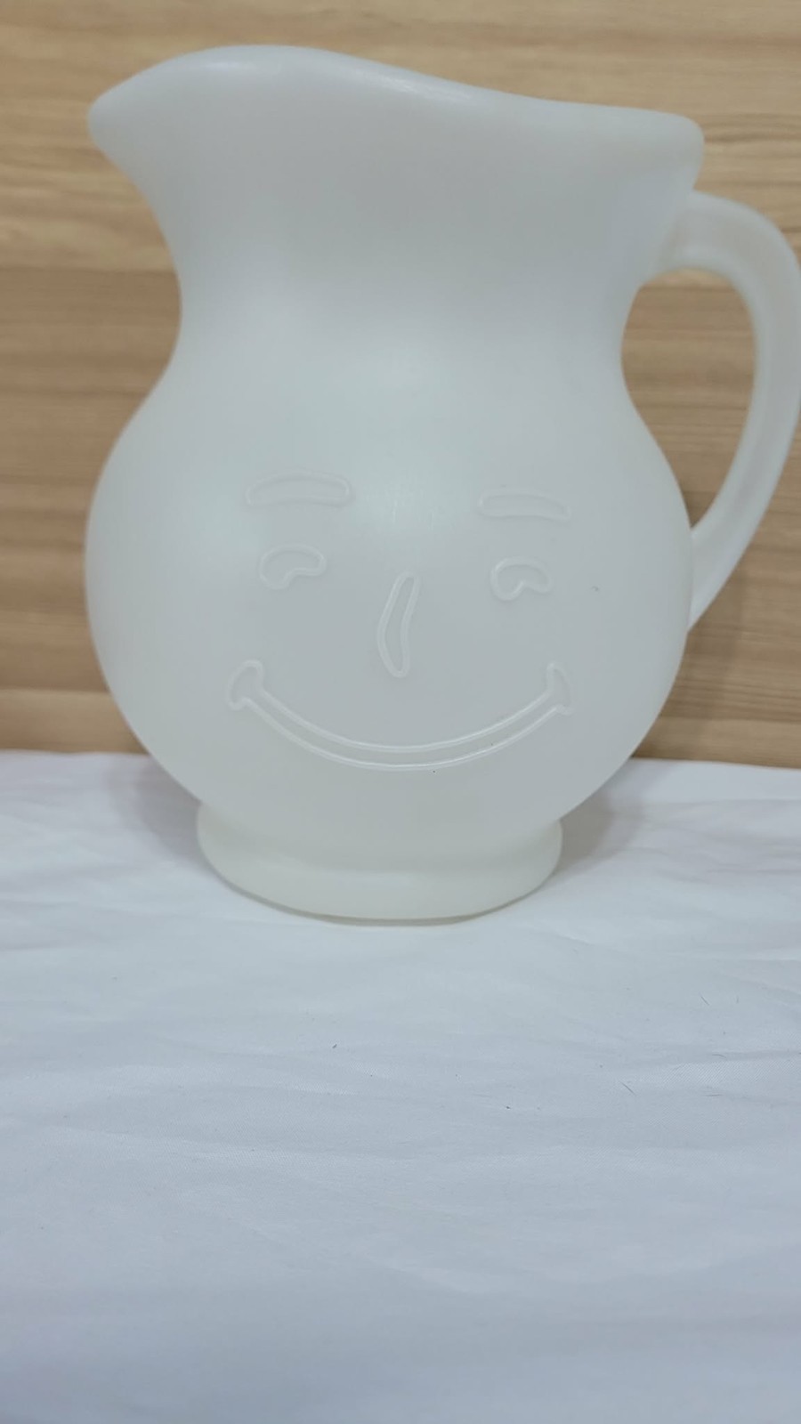 Vintage Kool-Aid Man White/Opaque Plastic Pitcher 2qt 7 1/2\
