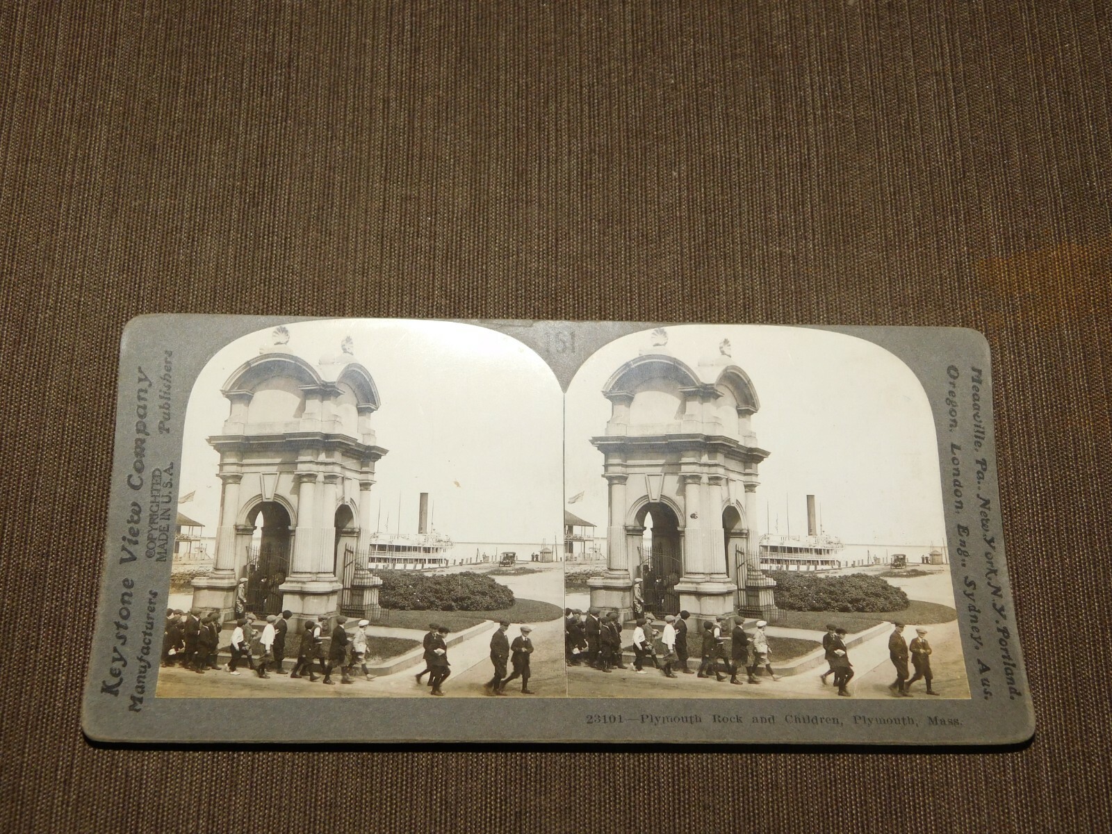 VINTAGE STEREOVIEW STEREOSCOPE CARD PLYMOUTH ROCK & CHILDREN MASS