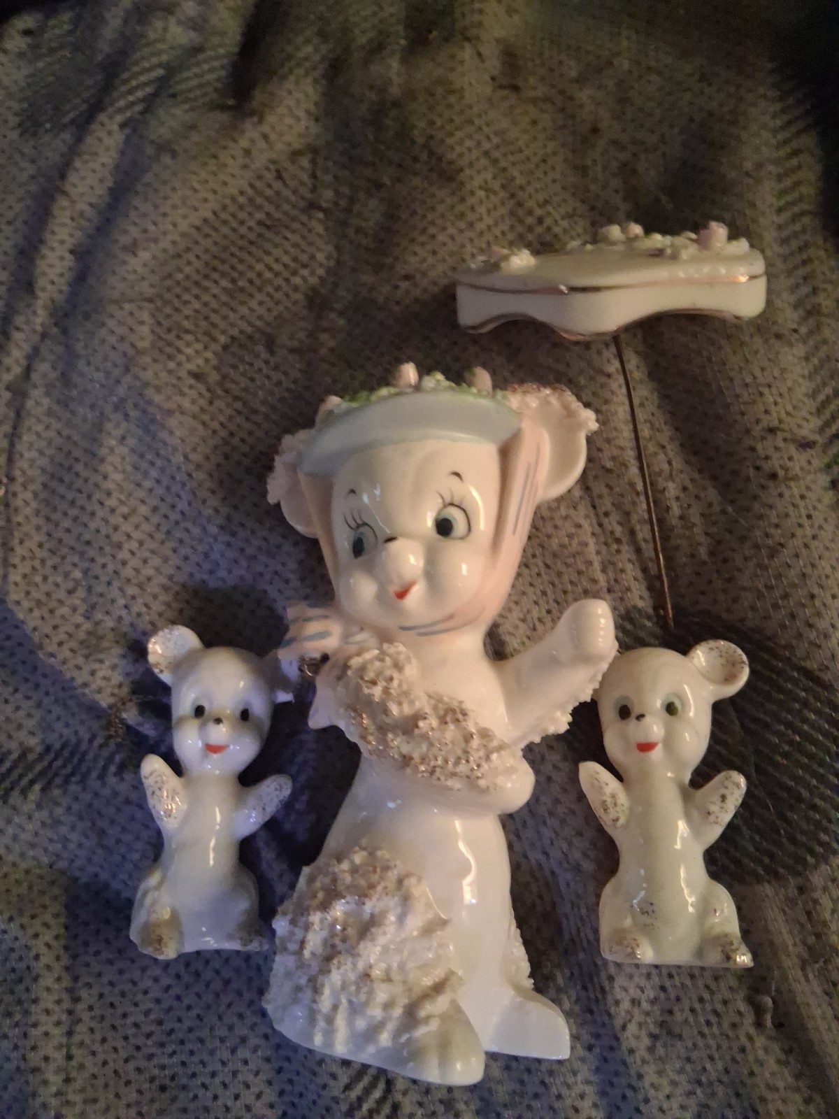 Vintage MCM Mouse3 Attached w/Chains & Umbrella 3 Figurines
