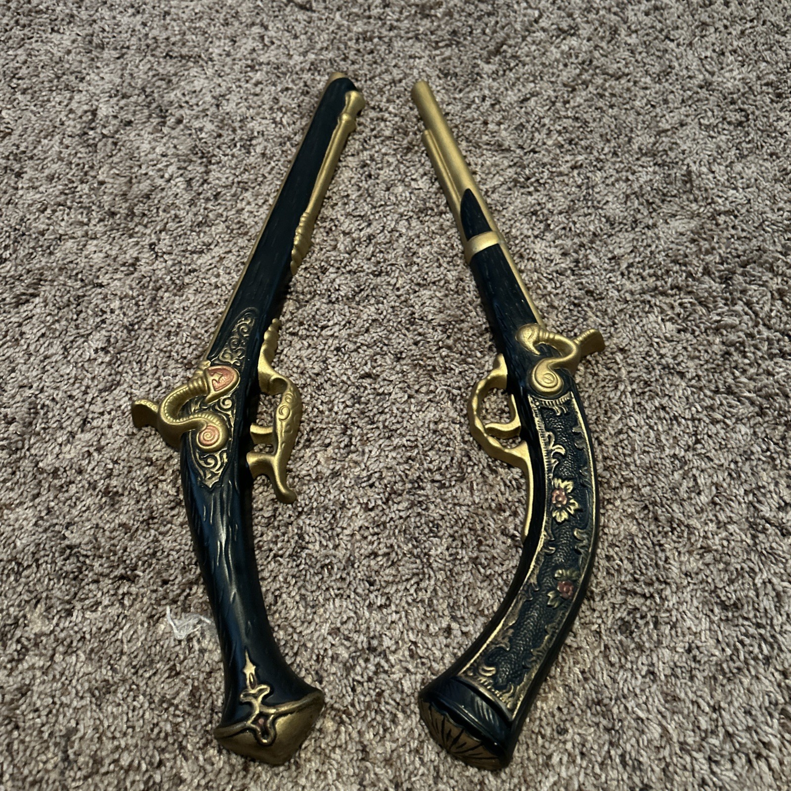 Set Of 2 Vintage 18”Holland Mold Chalkware musket/gun wall decor Silver/Black