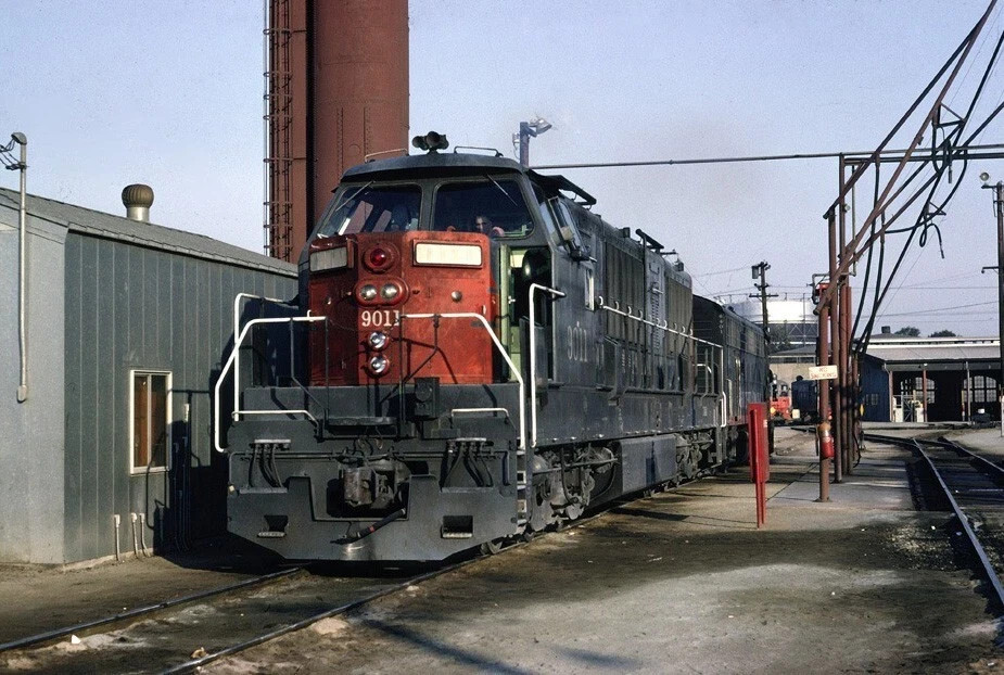 SP Krauss Maffei ML 4000 No. 9011 at Lenzen Street, San Jose CA Aug 1964 11 x 14