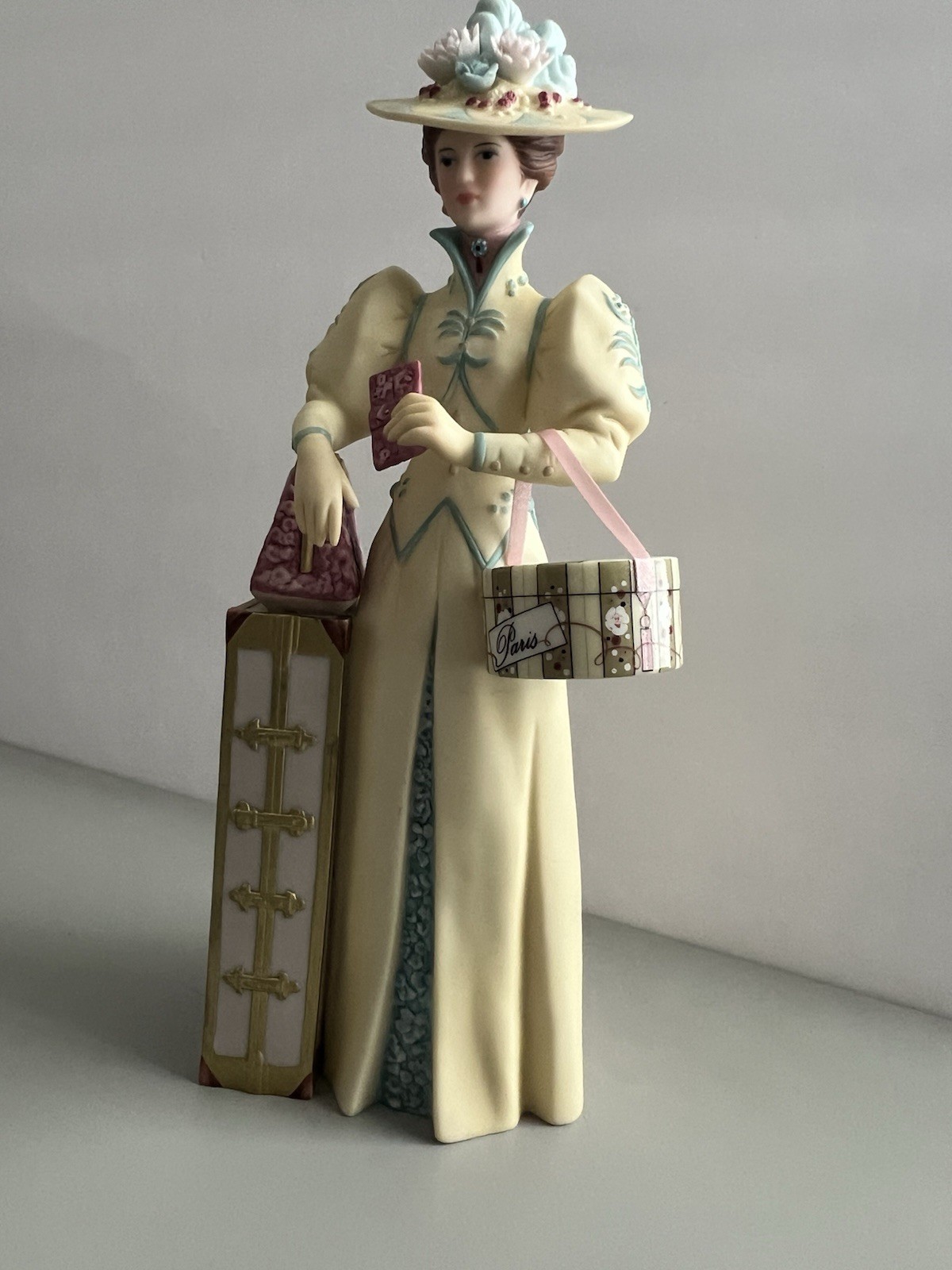 ⁠Avon 2002 Mrs. Albee President\'s Award 10\