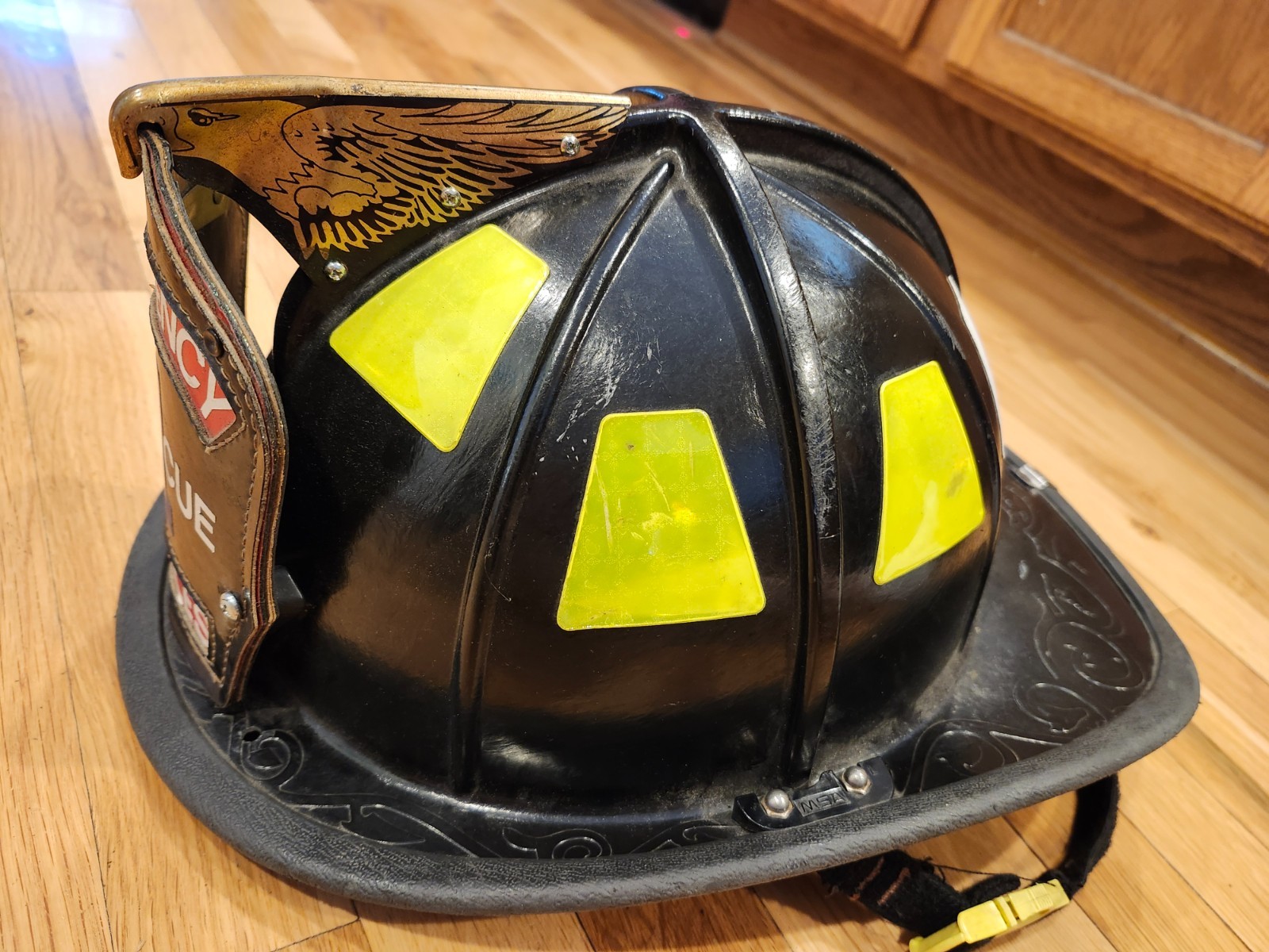 Black Fire Fighter Helmet, Cairns 1044 r