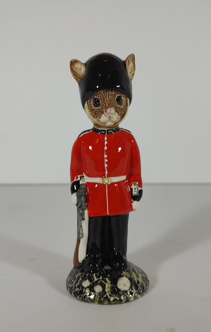 Rare Guardsman DB127 – Royal Doulton Bunnykins 1992 Limited Edition England 4.5”