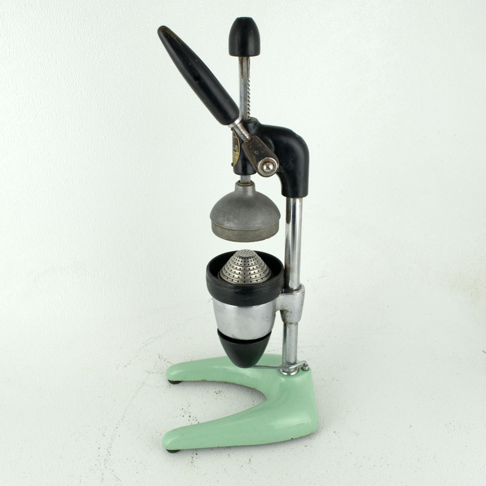 Antique Hamilton Beach Green Number 32 Enameled Cast-Iron Juice Extractor