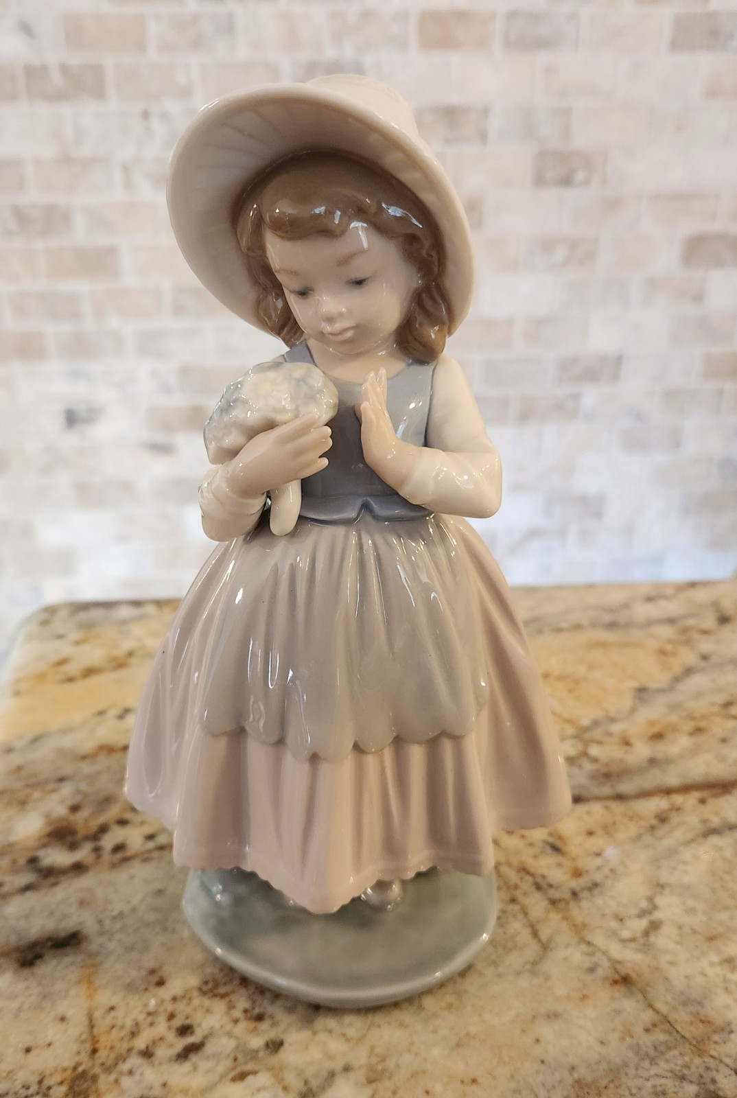 Vintage 1982 NAO by Lladro Figurine 348 Girl with Bouquet Nina Con Ramo Spain