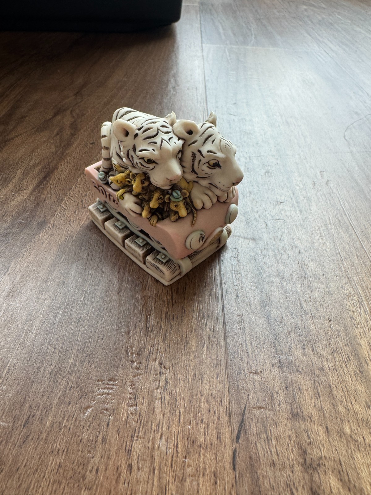 Harmony Kingdom High Rollers V1 Las Vegas Evt Pc White Tigers