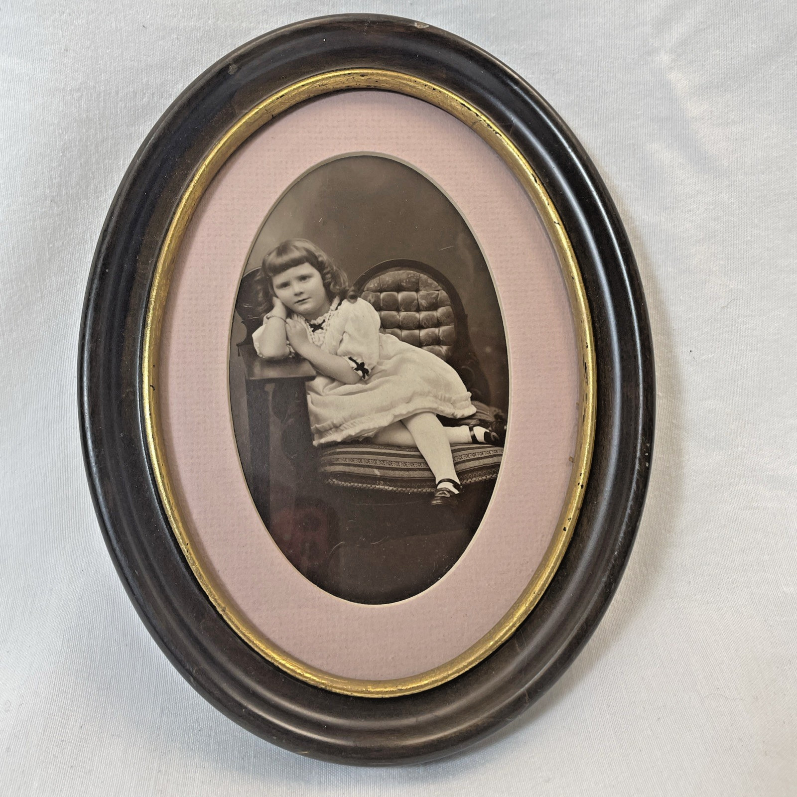 Antique Oval Wood Picture Frame with Gold Gilt Trim & VTG Girl Portrait C. 1900