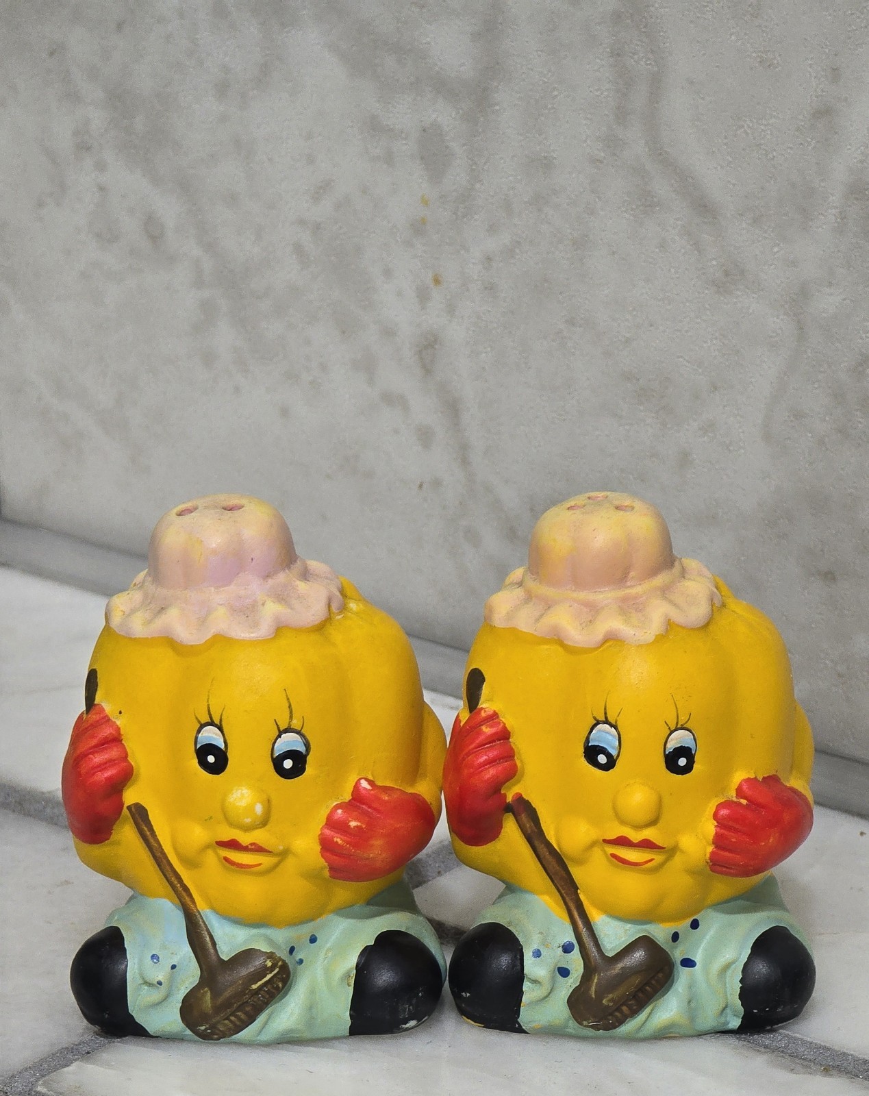 Vintage Anthropomorphic Fruit Head Cleaning Lady Salt Pepper Shakers Brush Pair
