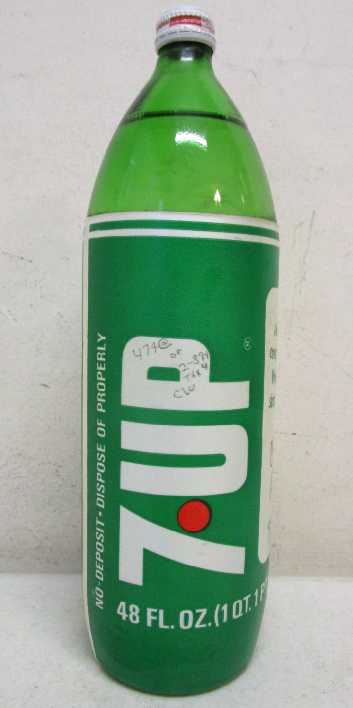 VINTAGE 1970\'s-80\'s NOS 7UP SODA STYROFOAM LABEL 48OZ GLASS BOTTLE UNOPENED FULL