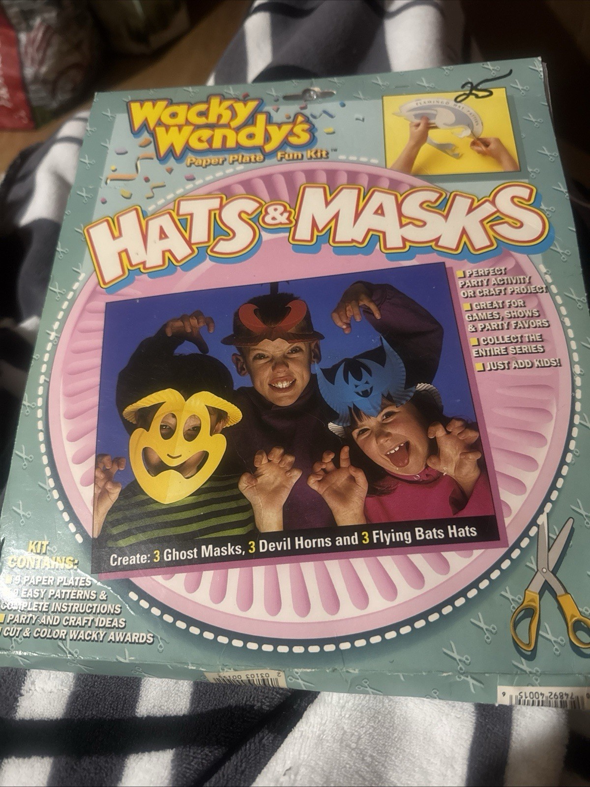 VTG 1991 WACKY WENDY's Hats & Masks Halloween Paper Plate NOS  GREAT NOSTALGIA