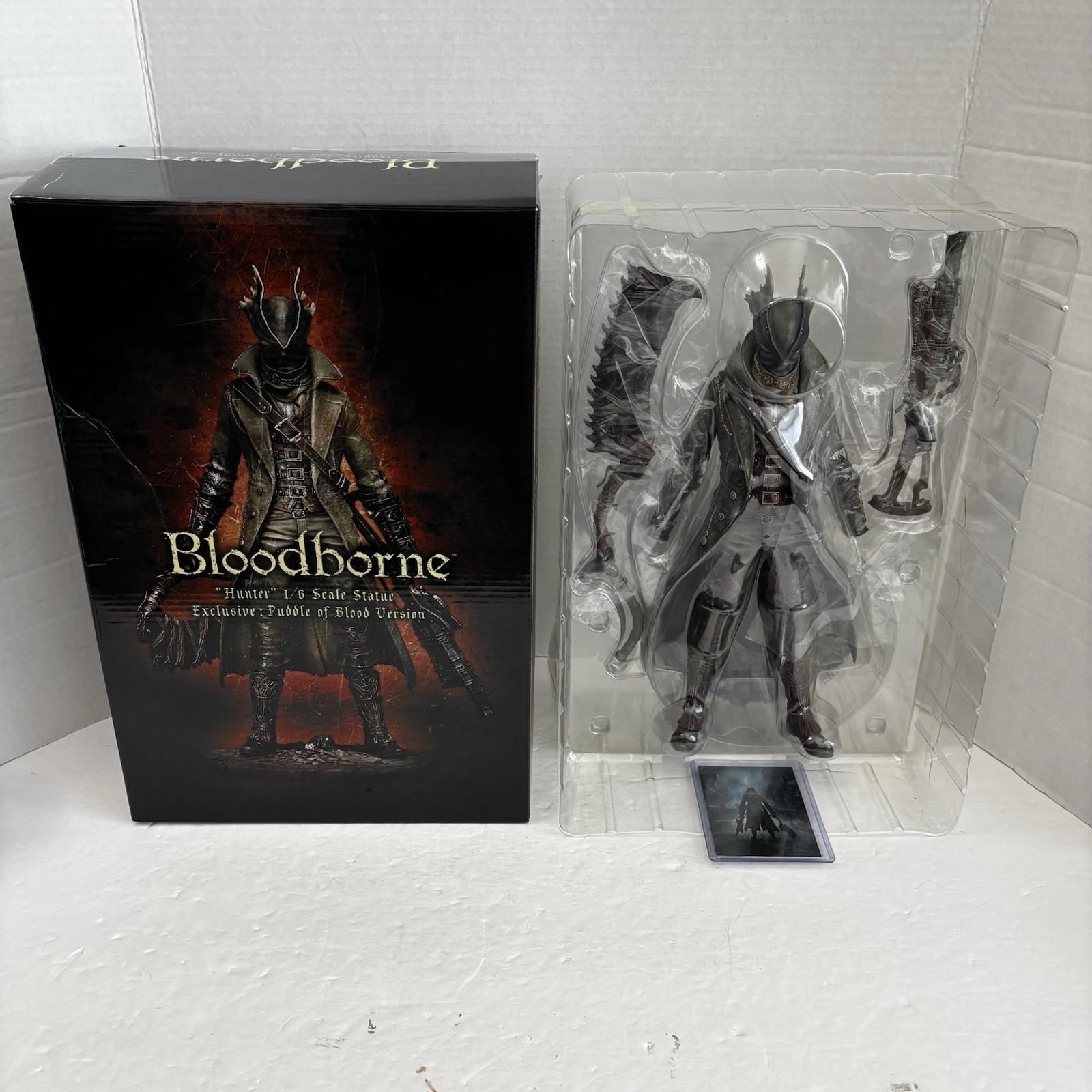 Gecco Bloodborne Hunter 1/6 Scale Statue Puddle of Blood Exclusive with Card