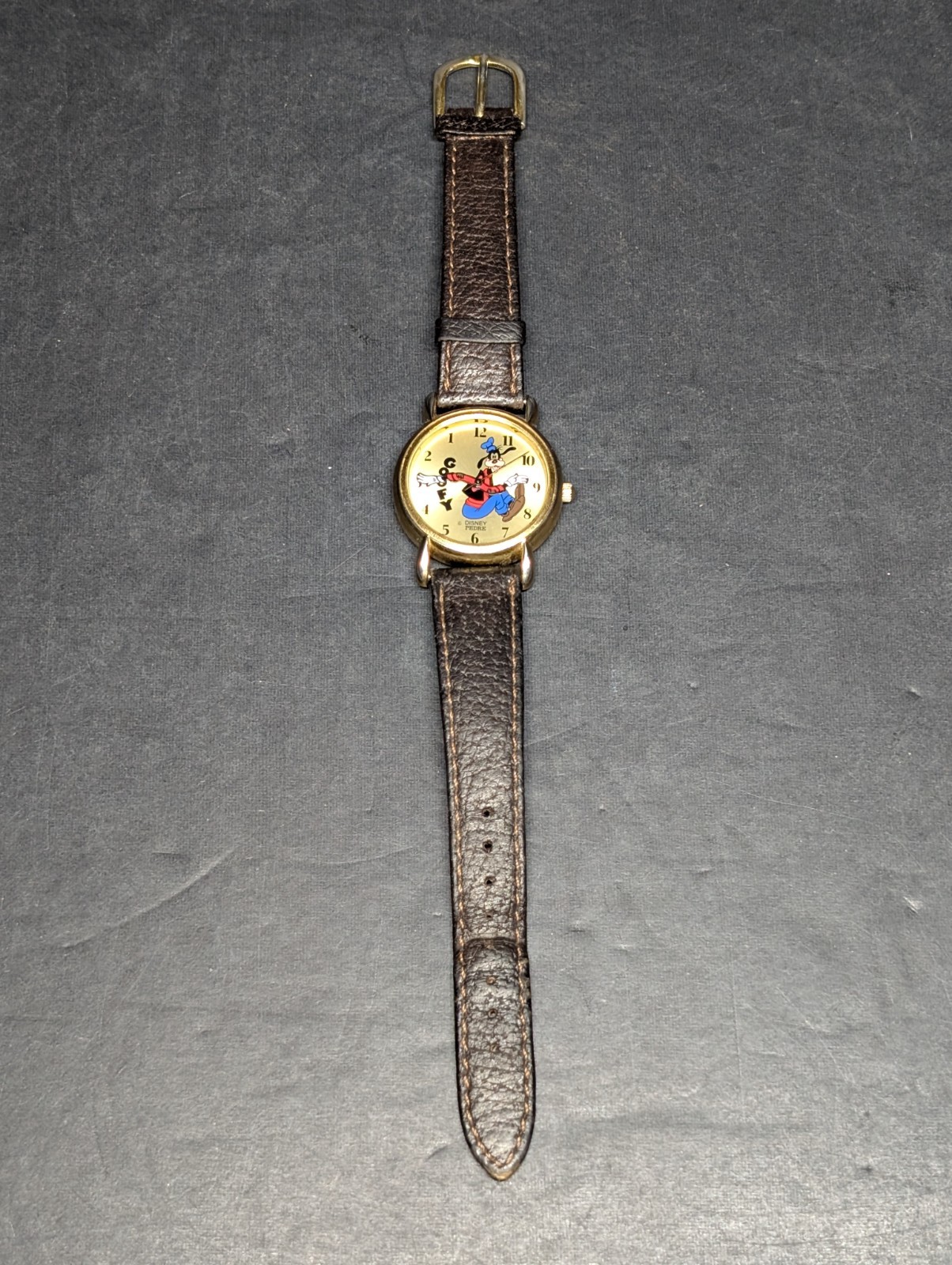 Vintage Walt Disney GOOFY Gold Tone Backwards Time Keeping Pedre Watch 