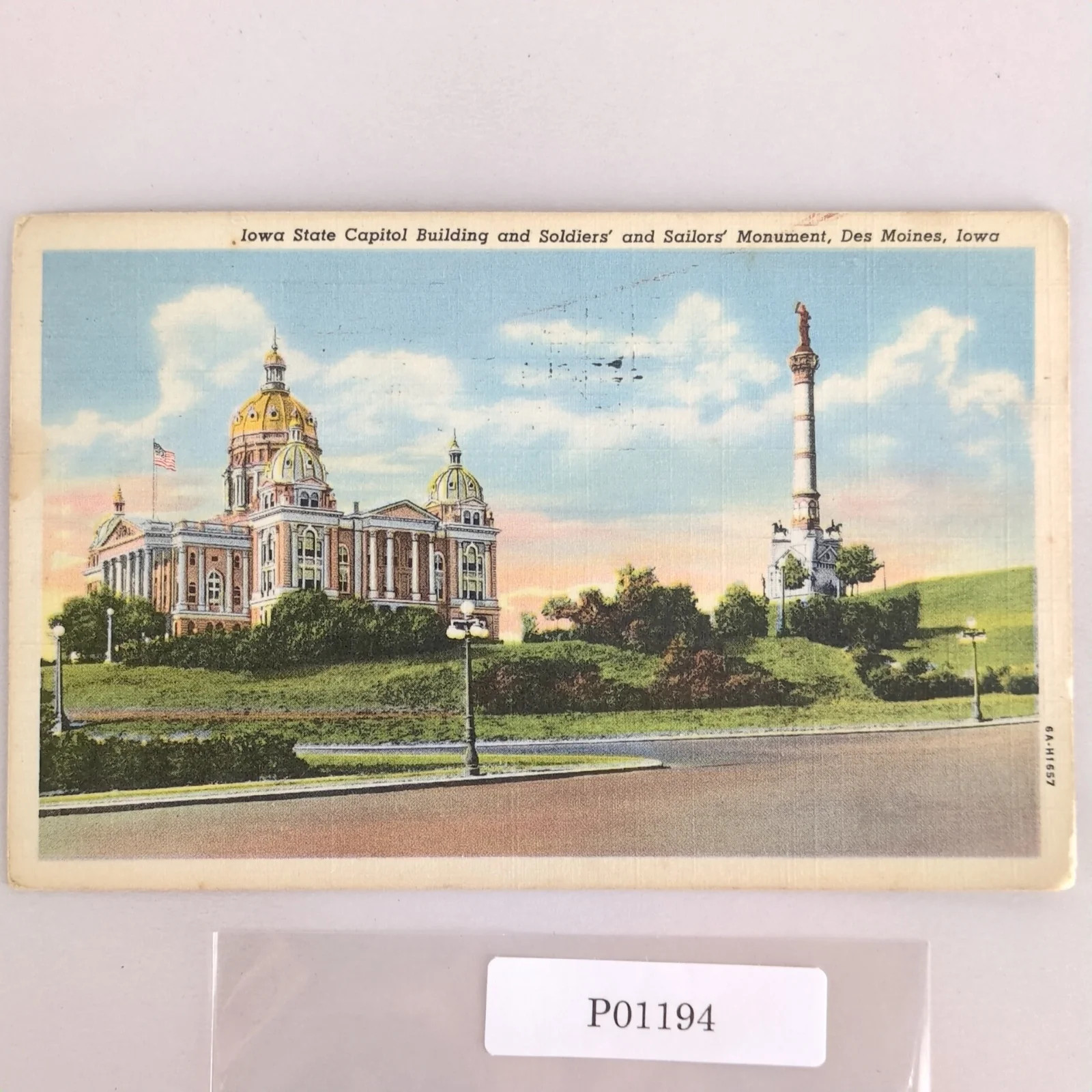 Iowa State Capitol Building Des Moines IA 1940s Linen Postcard Soldiers Monument