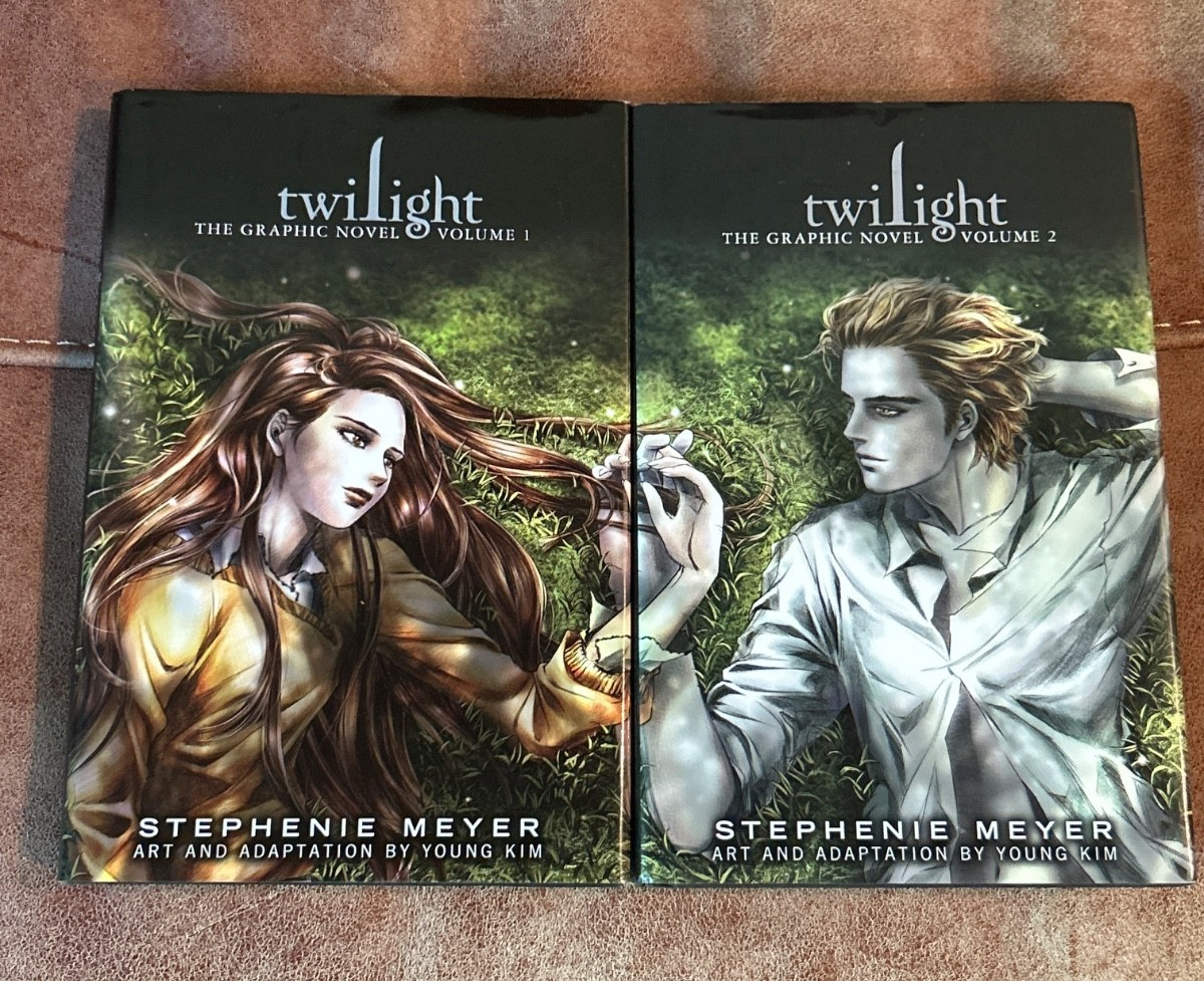 Twilight Graphic Novels Vol 1 & 2  Stephenie Meyer OOP 1st Edition 1st Printing