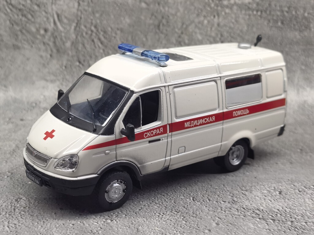 1/43 Scale Soviet Russian Ambulance Van – Retro USSR Medical Display Model